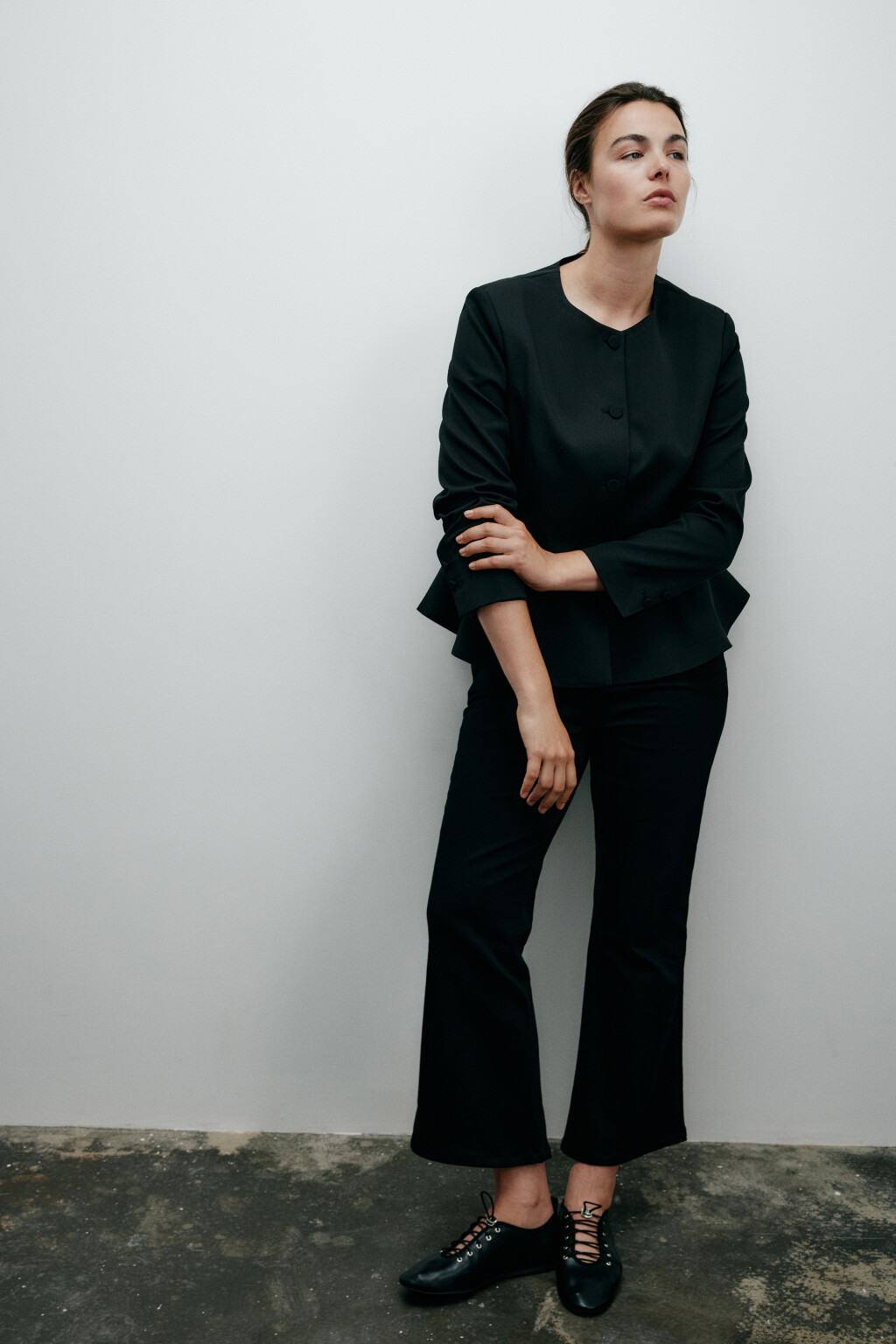 Жакет приталенный с баской - цвет черный - 2