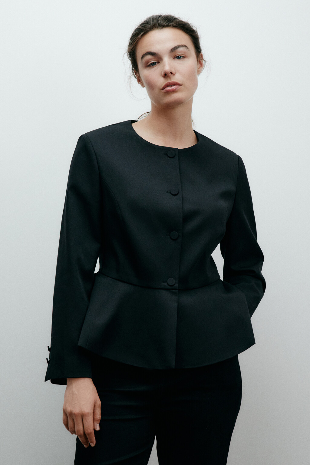 Жакет приталенный с баской - цвет черный - 3