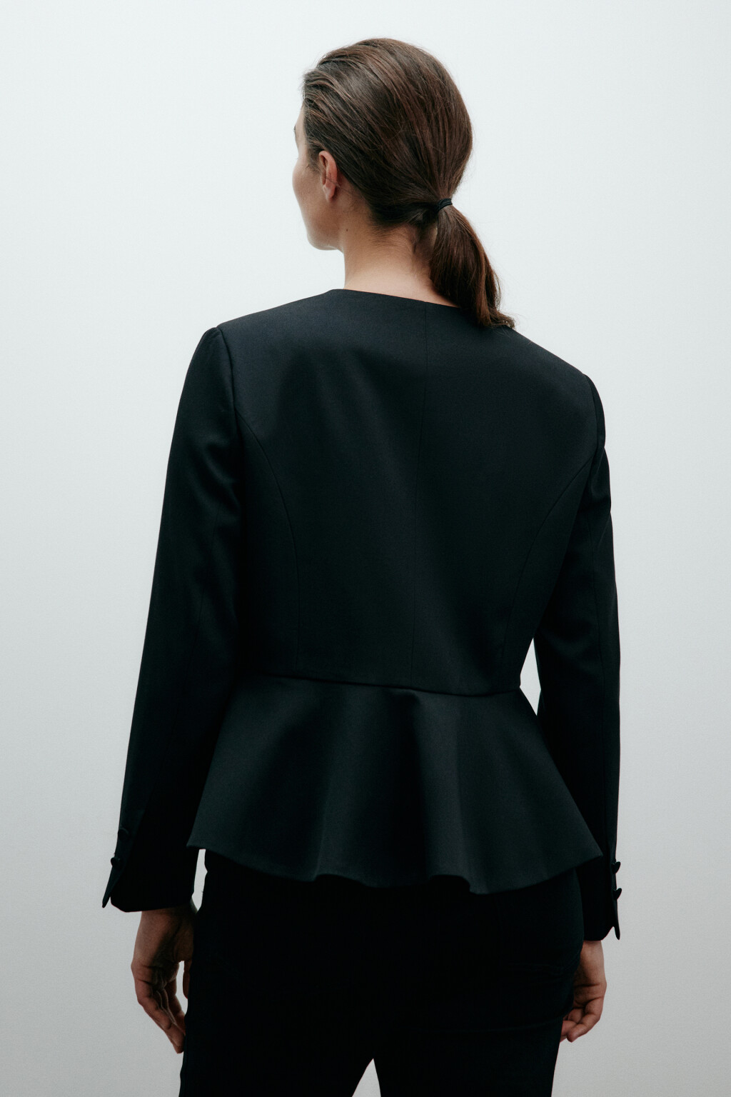Жакет приталенный с баской - цвет черный - 4
