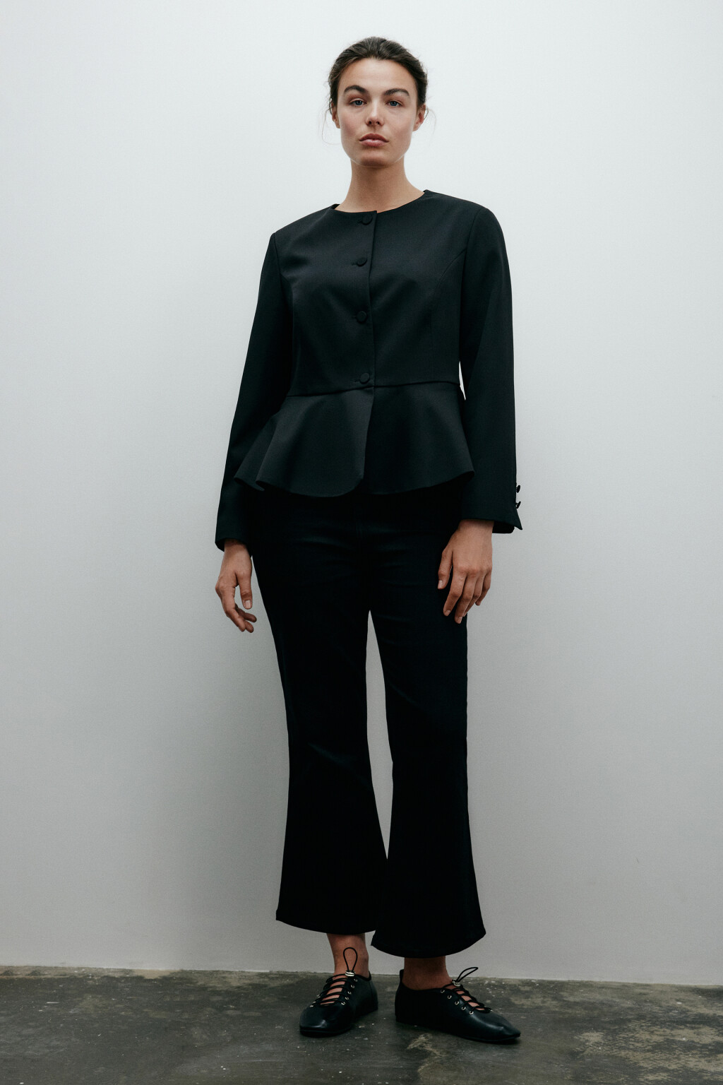 Жакет приталенный с баской - цвет черный - 5