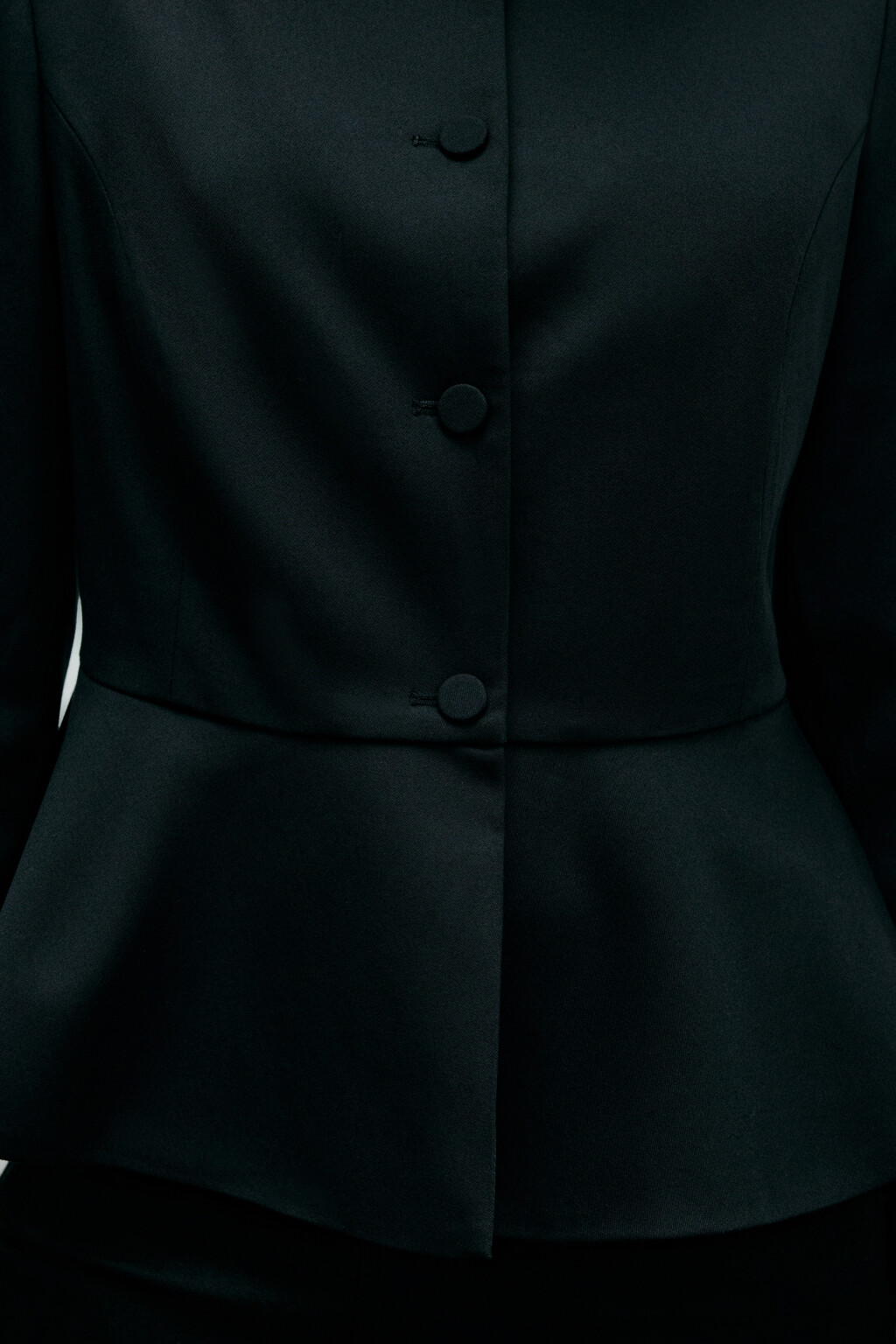 Жакет приталенный с баской - цвет черный - 6