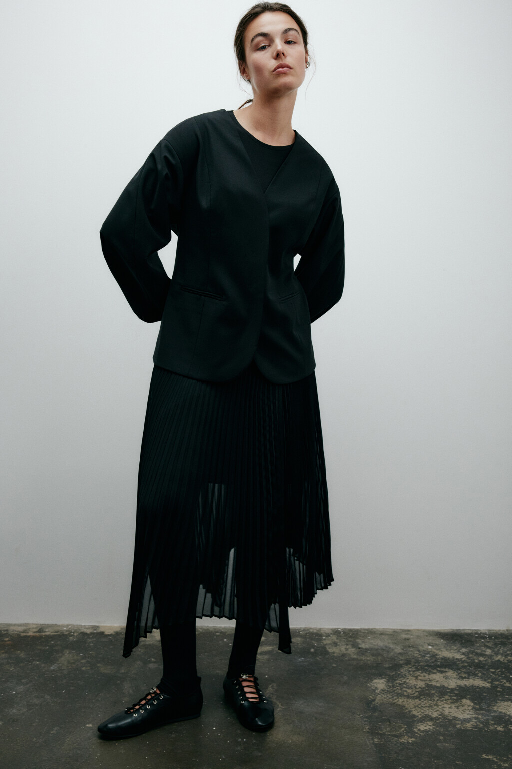 Жакет приталенный с объемными рукавами - цвет черный - 1