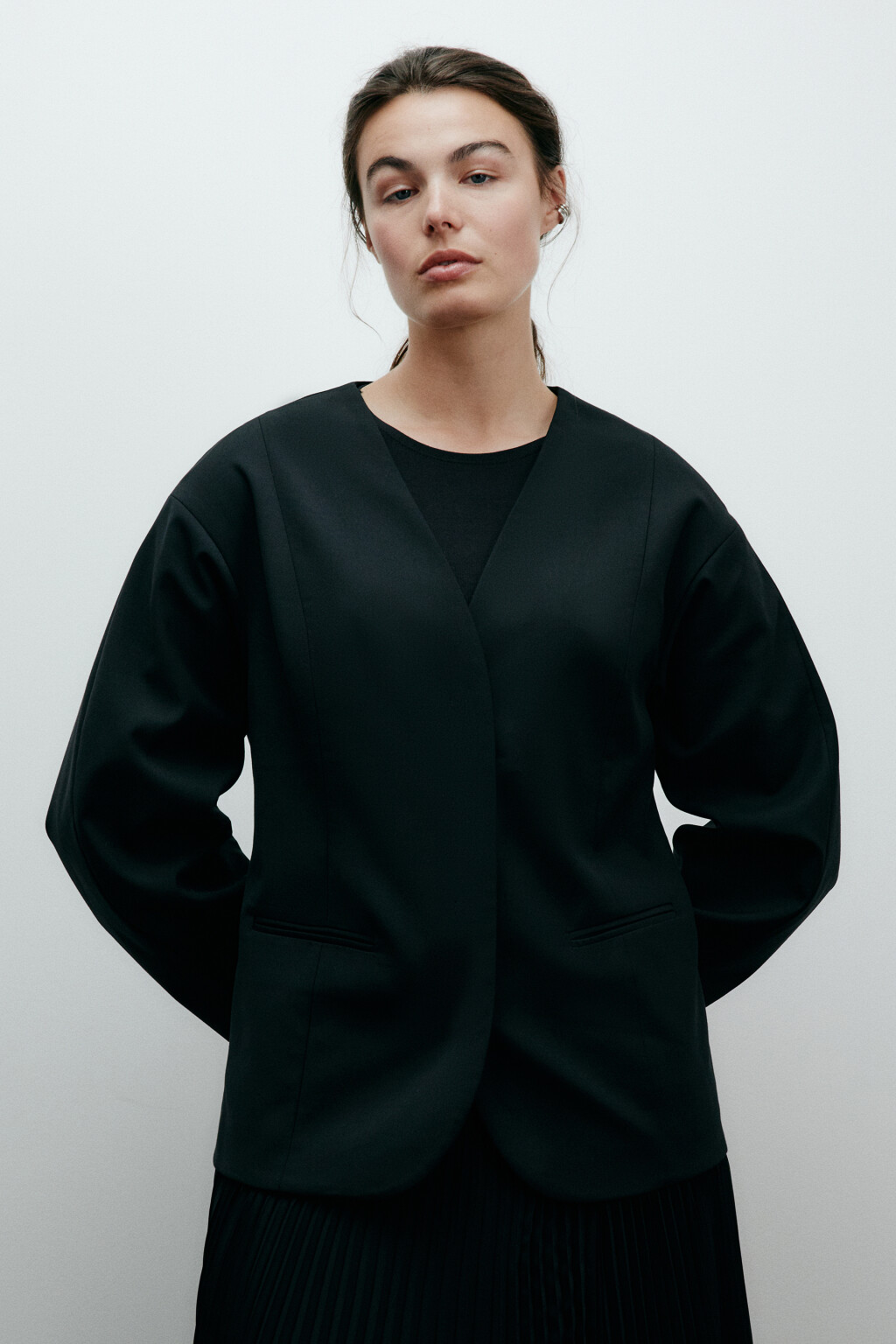 Жакет приталенный с объемными рукавами - цвет черный - 2