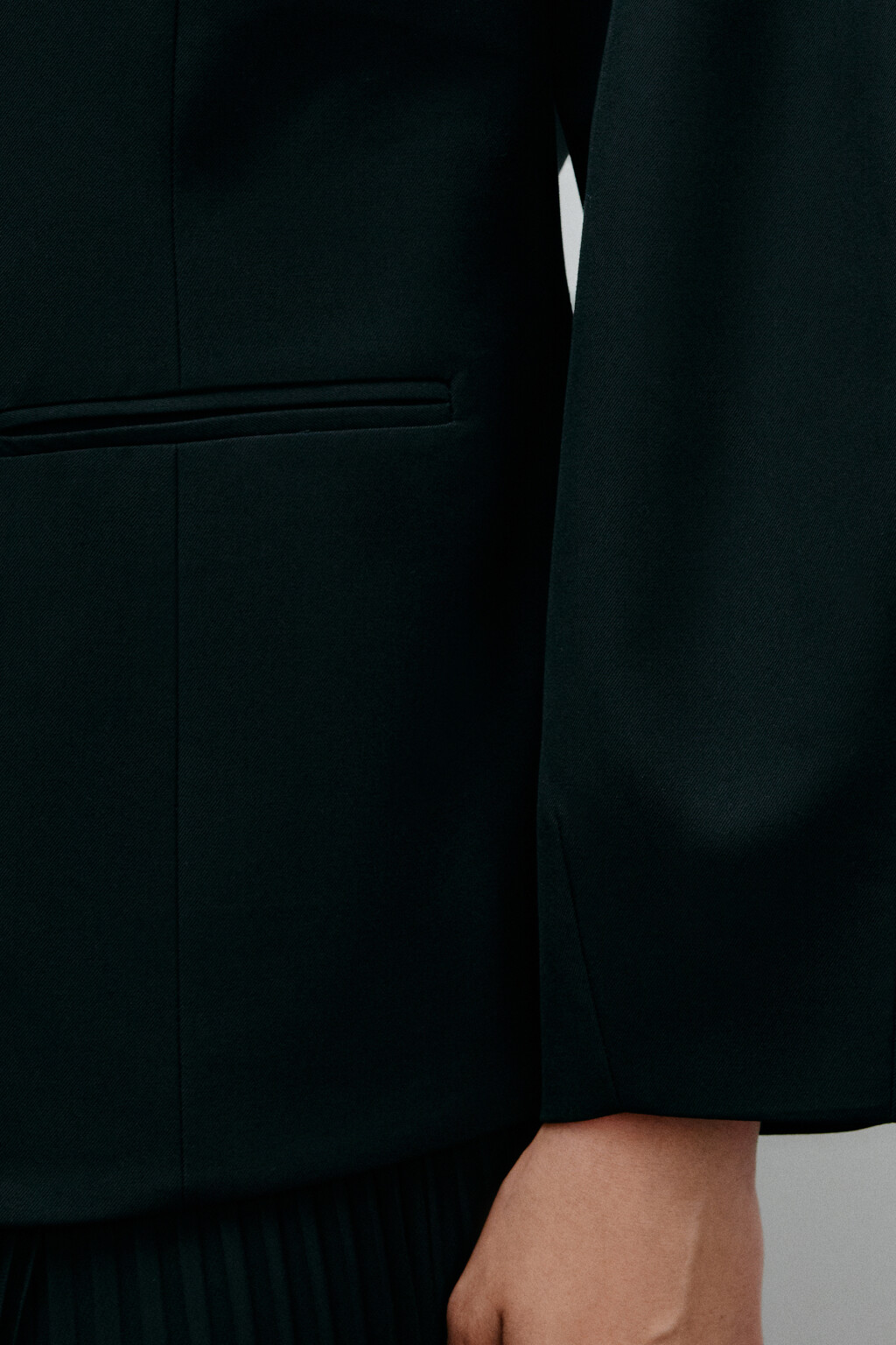 Жакет приталенный с объемными рукавами - цвет черный - 5