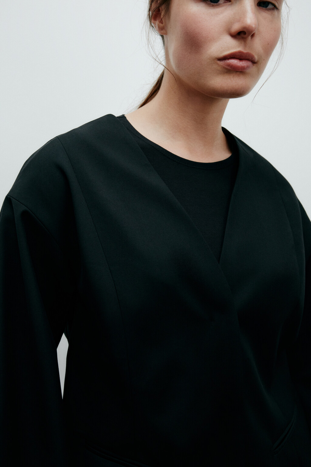 Жакет приталенный с объемными рукавами - цвет черный - 6