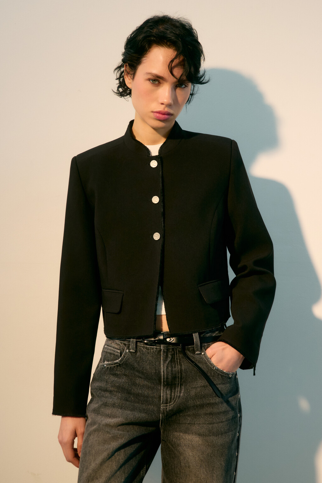 Жакет-бомбер укороченный на пуговицах - цвет черный - 2