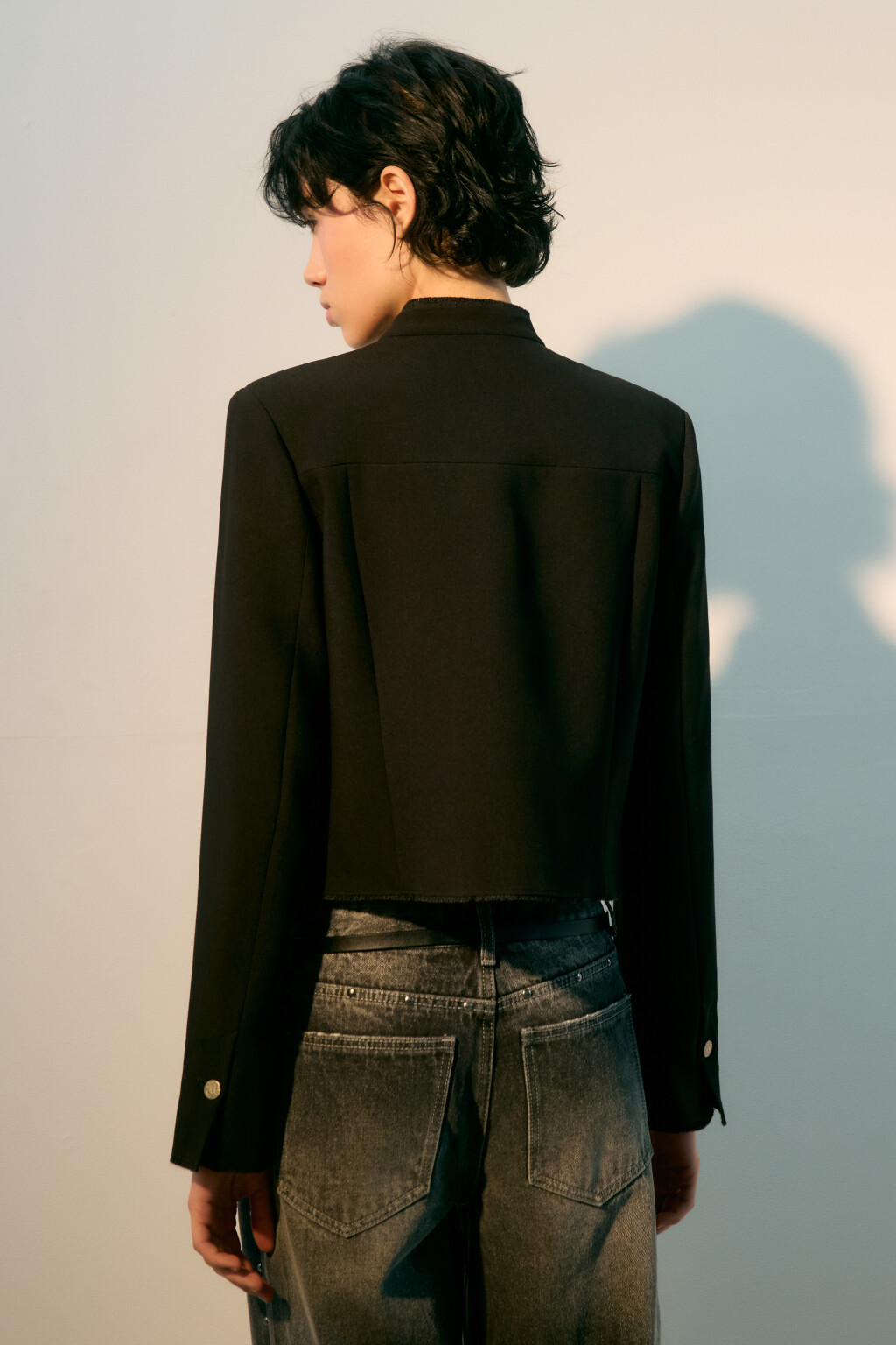 Жакет-бомбер укороченный на пуговицах - цвет черный - 3