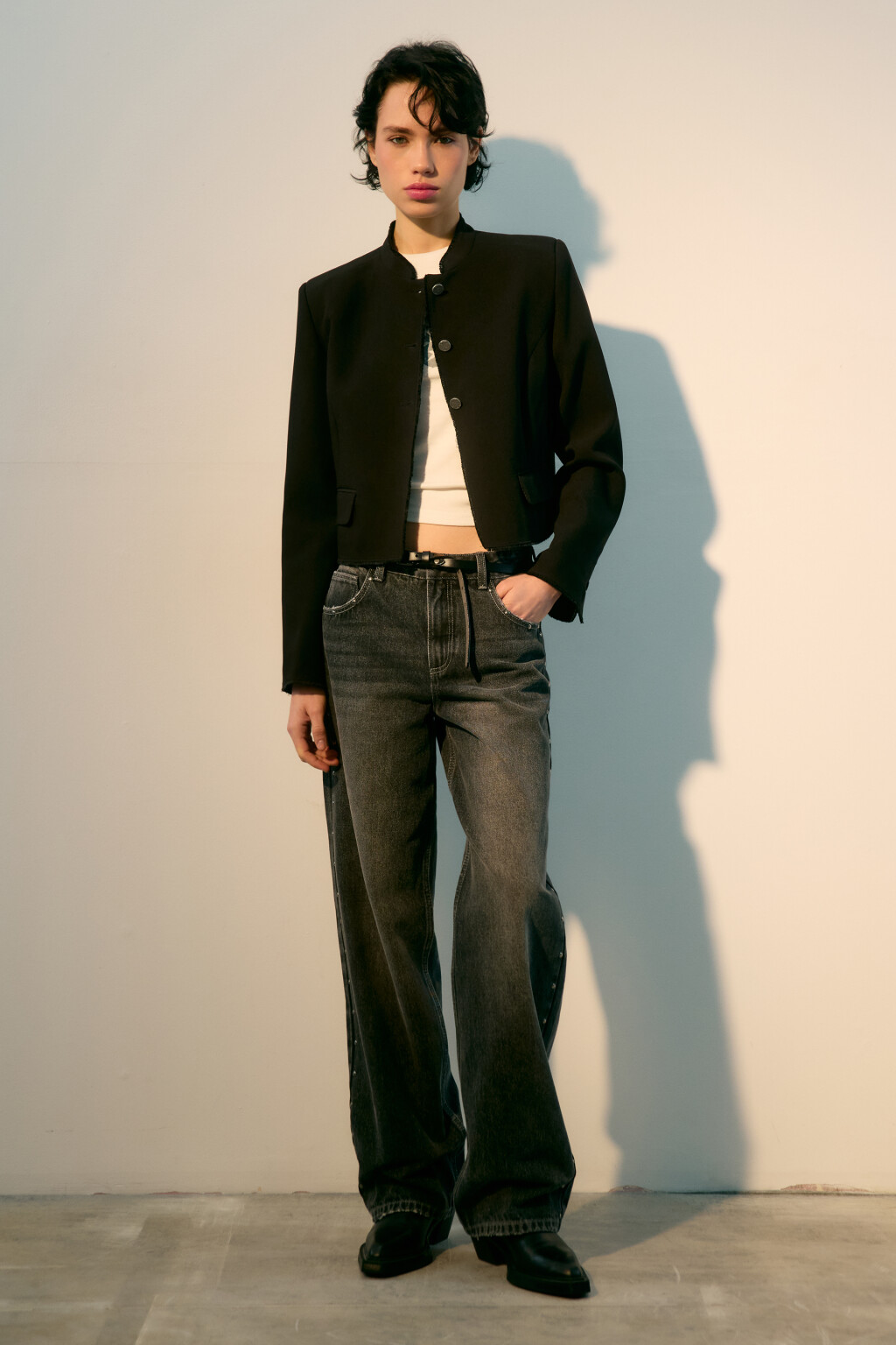 Жакет-бомбер укороченный на пуговицах - цвет черный - 4