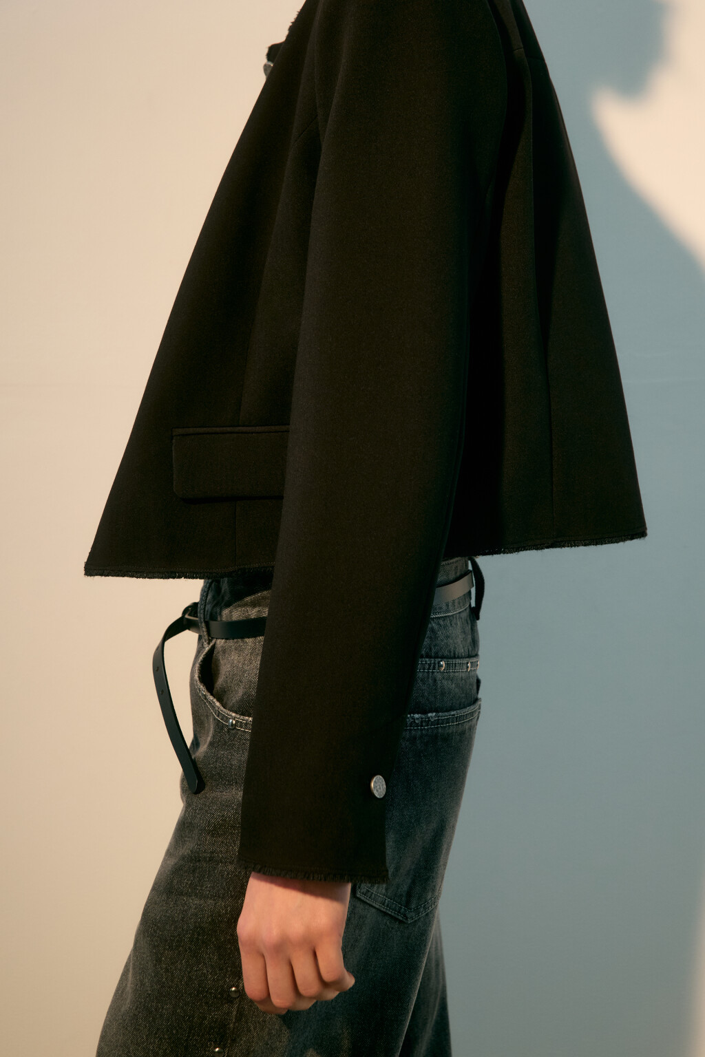 Жакет-бомбер укороченный на пуговицах - цвет черный - 6