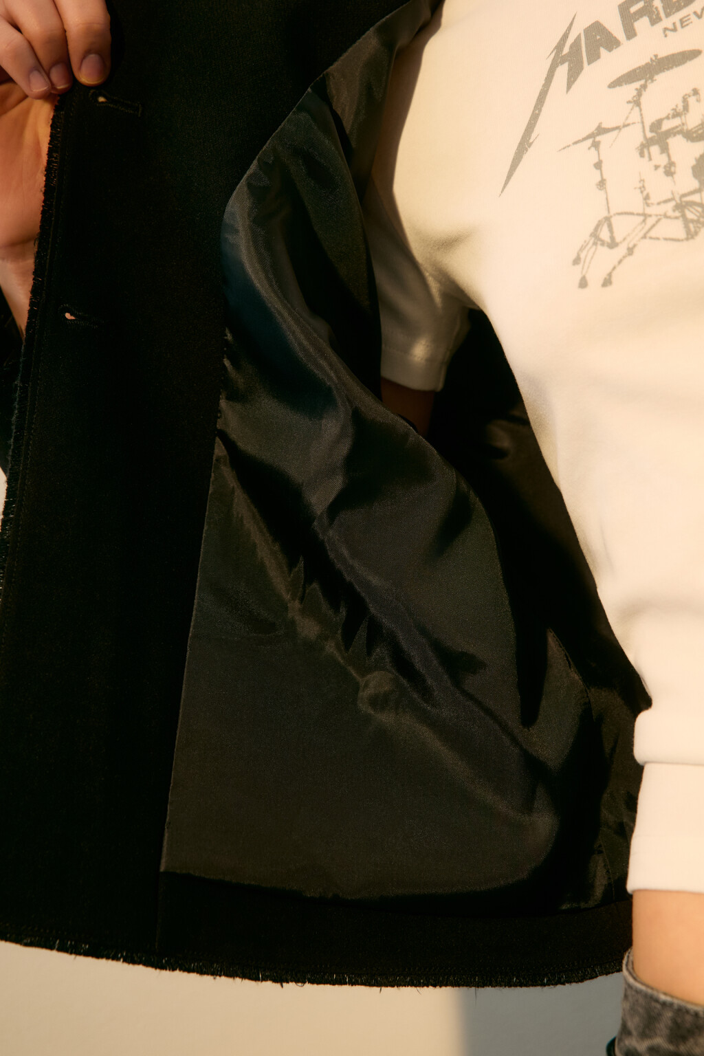 Жакет-бомбер укороченный на пуговицах - цвет черный - 7