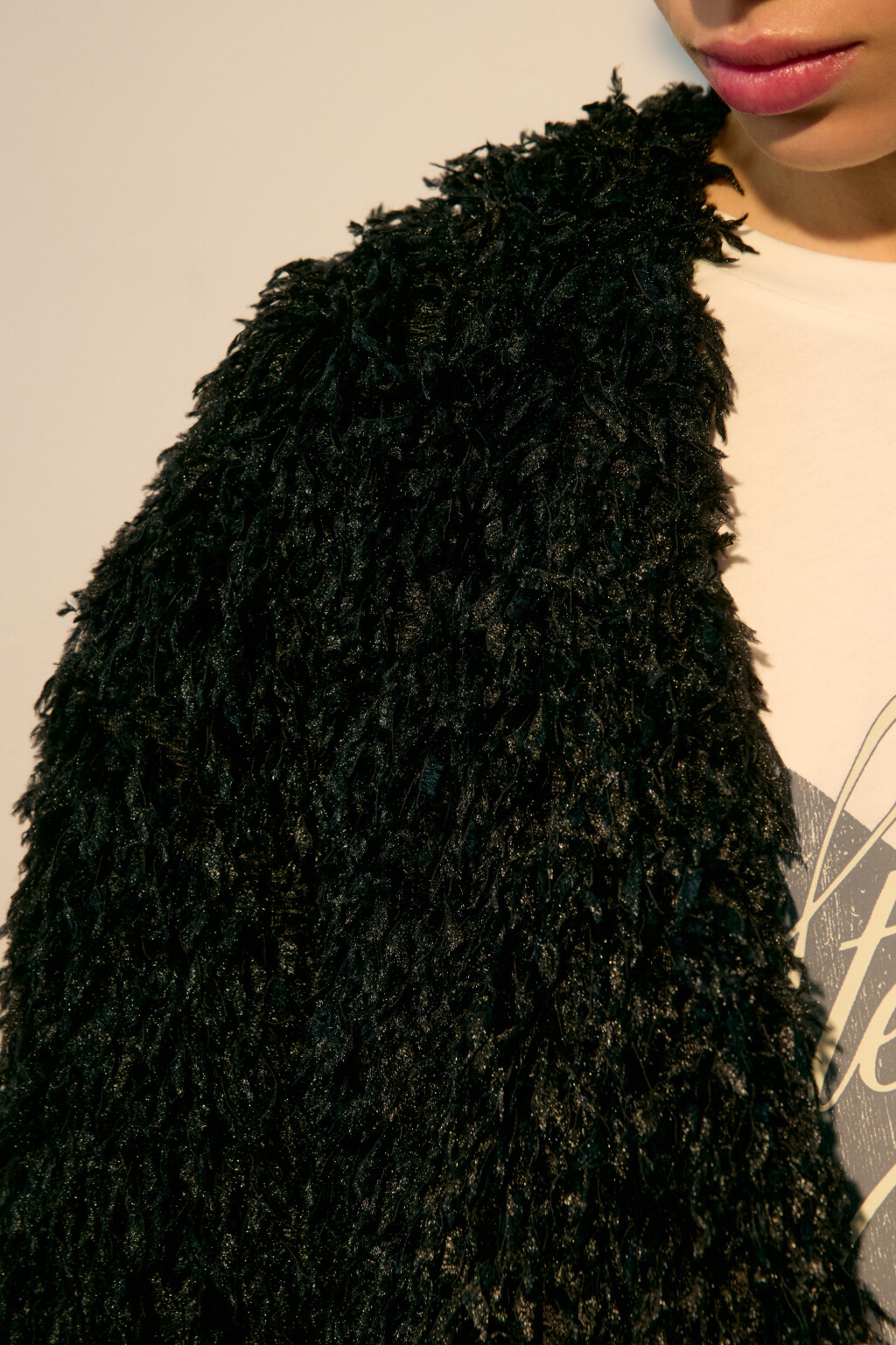 Жакет oversize пушистый - цвет черный - 5