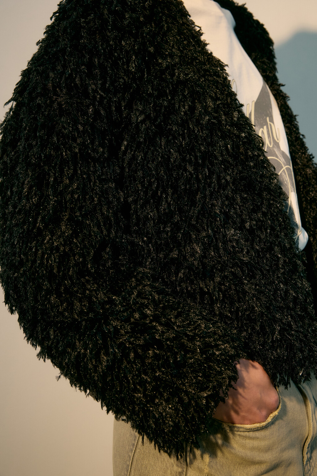 Жакет oversize пушистый - цвет черный - 6