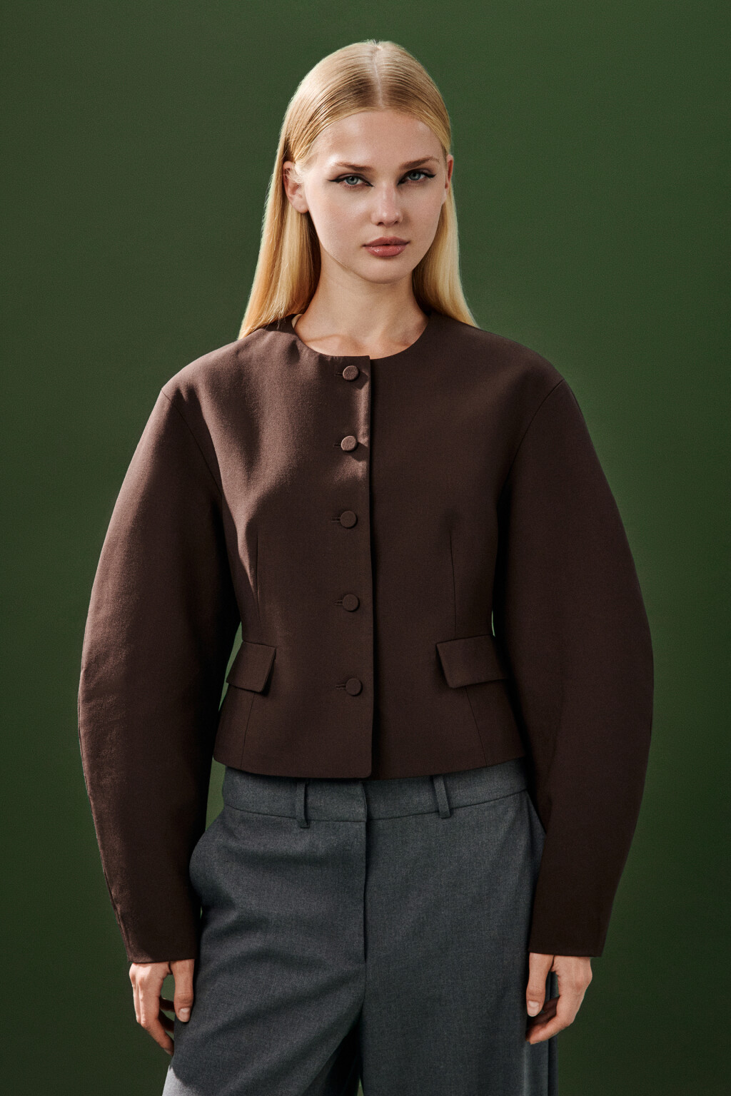 Жакет приталенный с объемными рукавами - цвет коричневый - 2