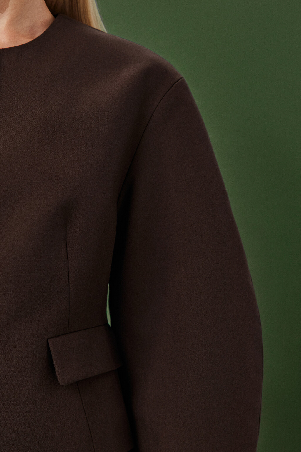 Жакет приталенный с объемными рукавами - цвет коричневый - 5