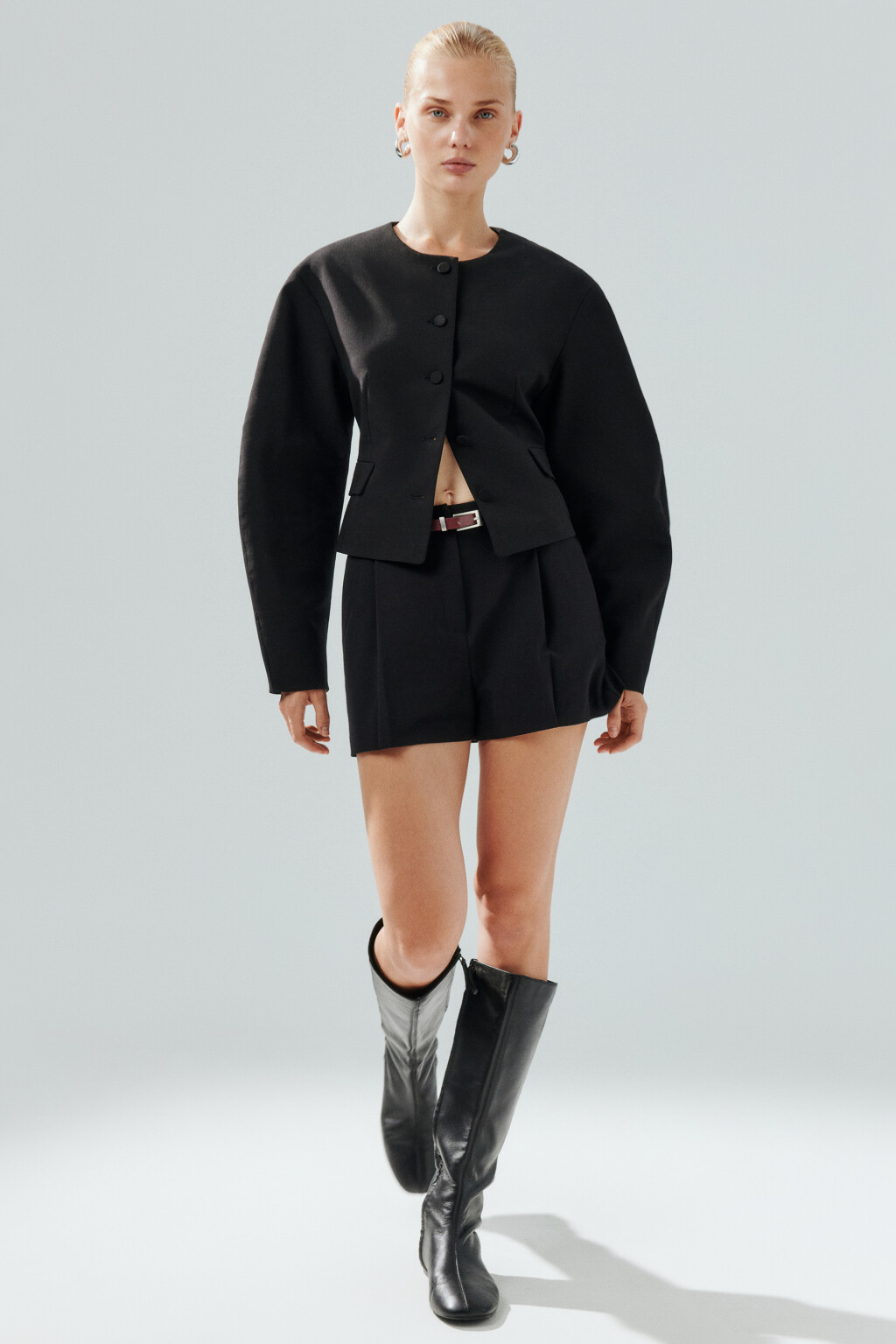 Жакет приталенный с объемными рукавами - цвет черный - 2