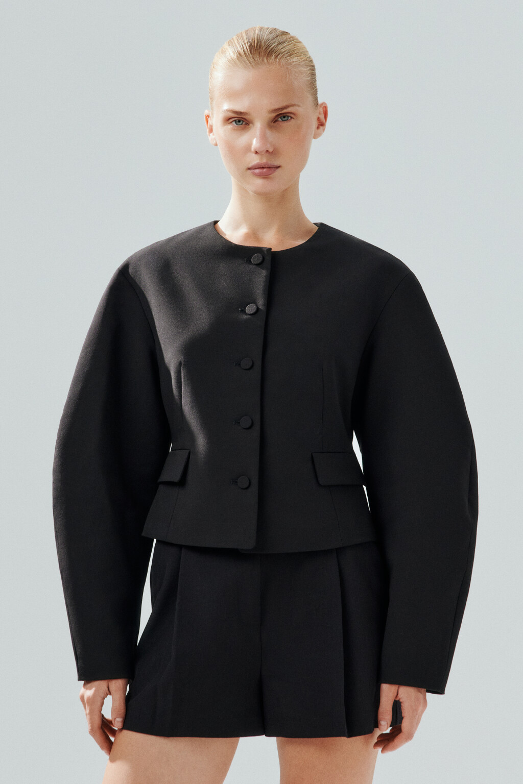 Жакет приталенный с объемными рукавами - цвет черный - 3