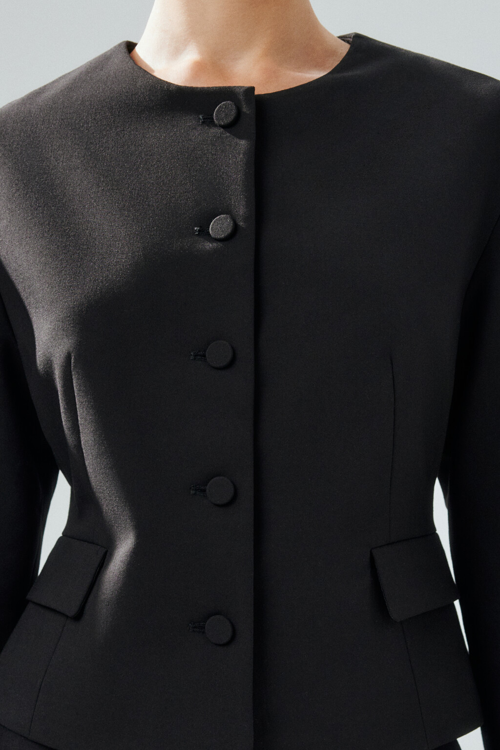 Жакет приталенный с объемными рукавами - цвет черный - 6