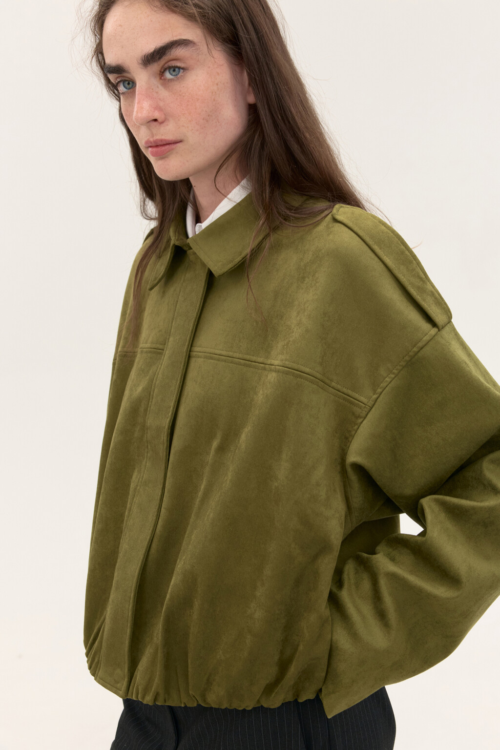 Жакет-бомбер с замшевой фактурой - цвет зеленый - 2