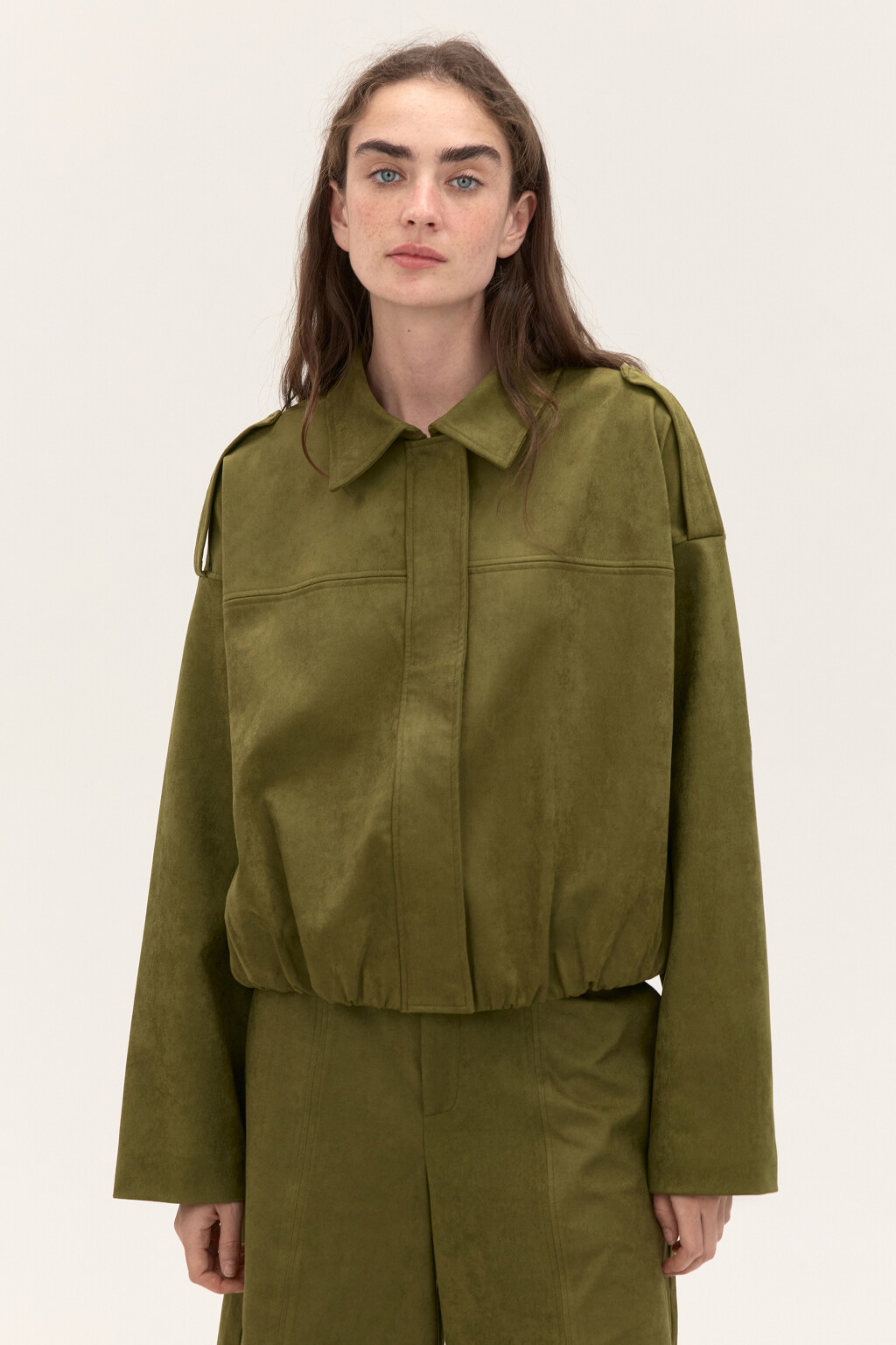 Жакет-бомбер с замшевой фактурой - цвет зеленый - 3