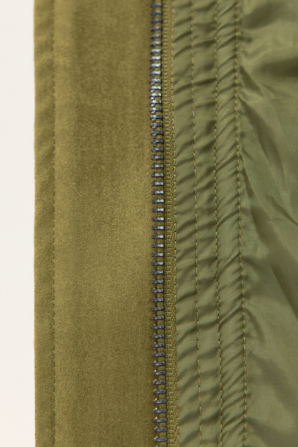 Жакет-бомбер с замшевой фактурой - цвет зеленый - 9