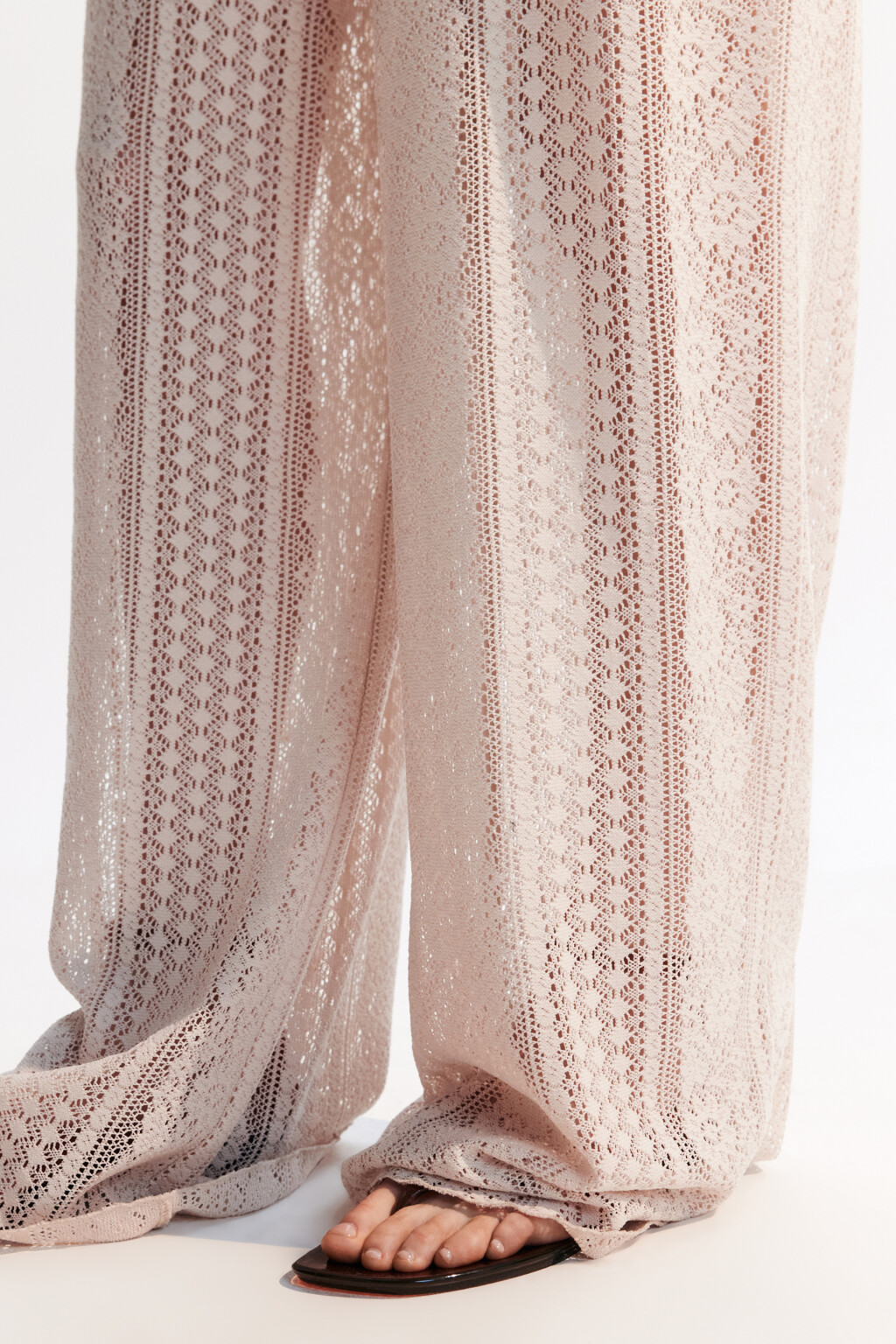 Брюки широкие из кружева - цвет бежевый - 7