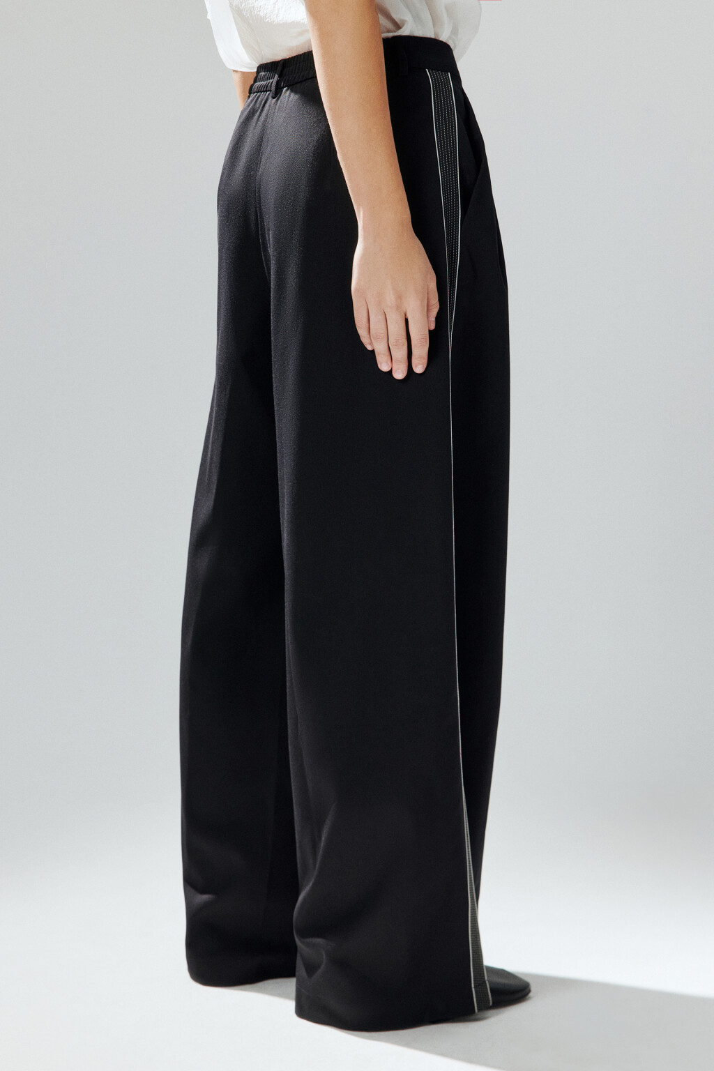 Брюки костюмные с лампасами - цвет черный - 3