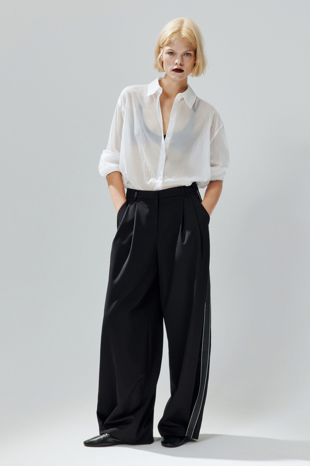 Брюки костюмные с лампасами - цвет черный - 4