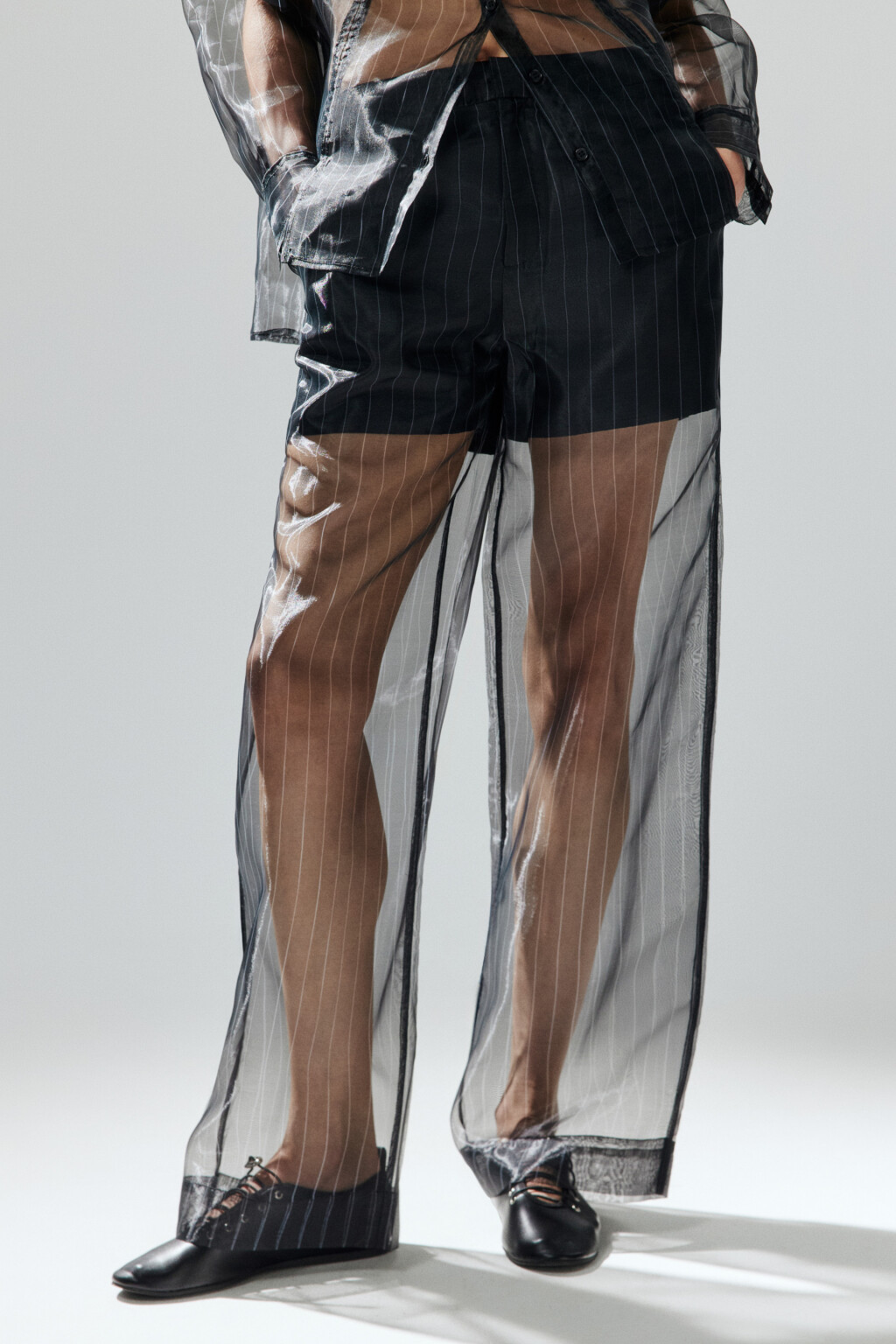 Брюки из полупрозрачной органзы - цвет черный - 2