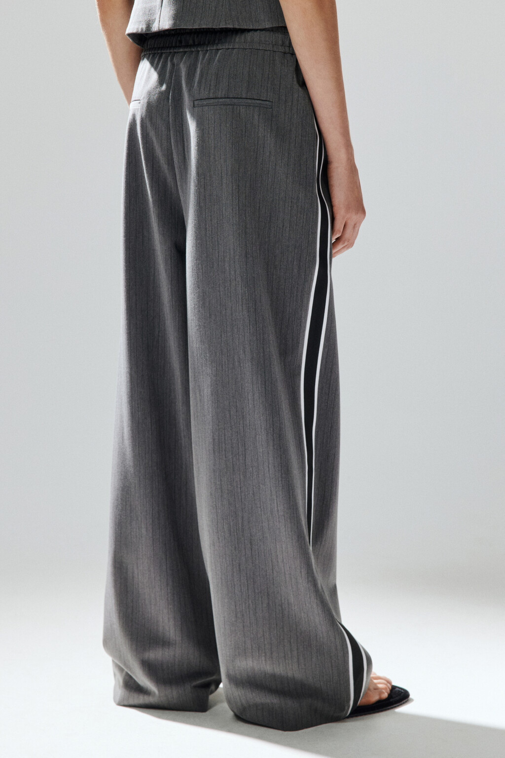Брюки широкие с лампасами - цвет серый - 3