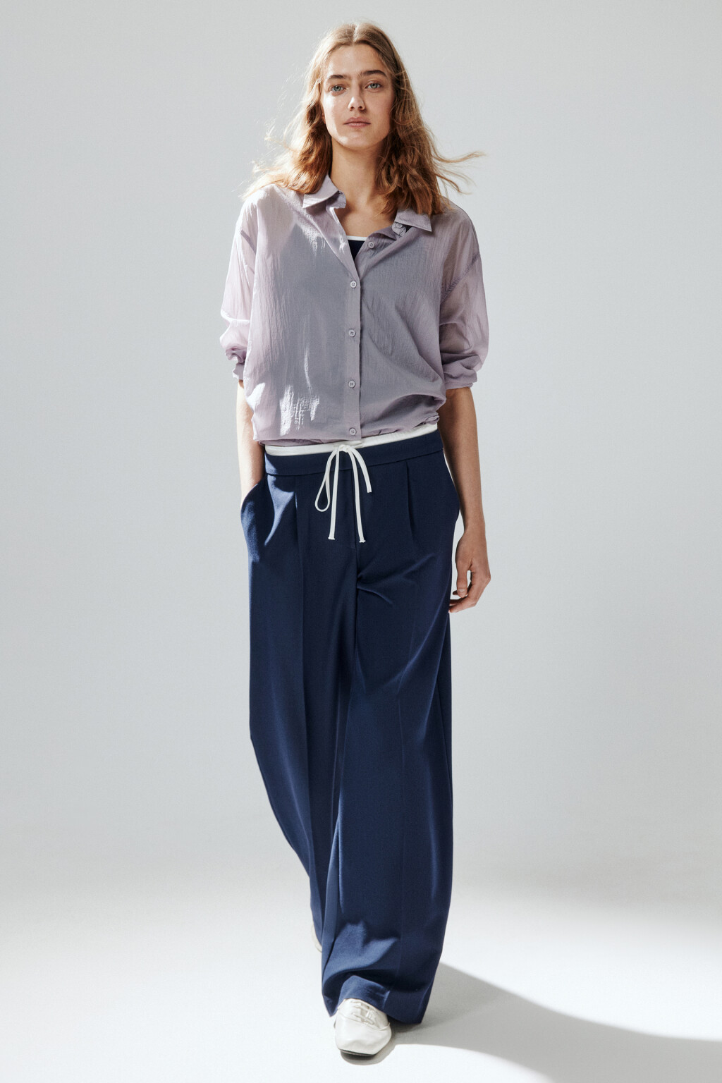 Брюки широкие с контрастным поясом - цвет синий - 1