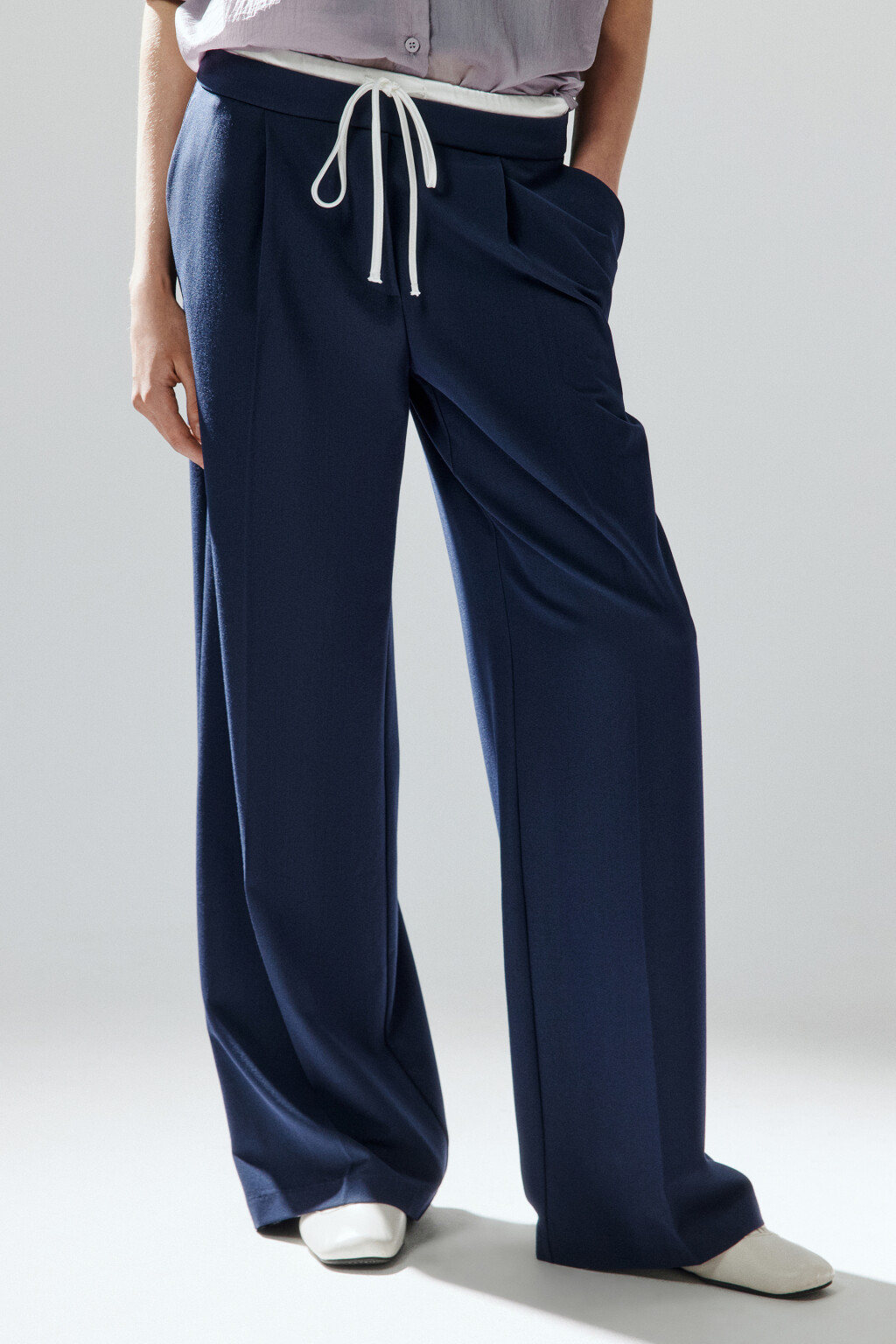 Брюки широкие с контрастным поясом - цвет синий - 2