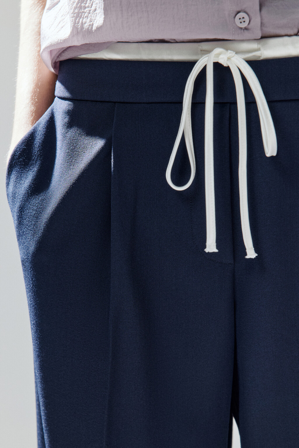 Брюки широкие с контрастным поясом - цвет синий - 6