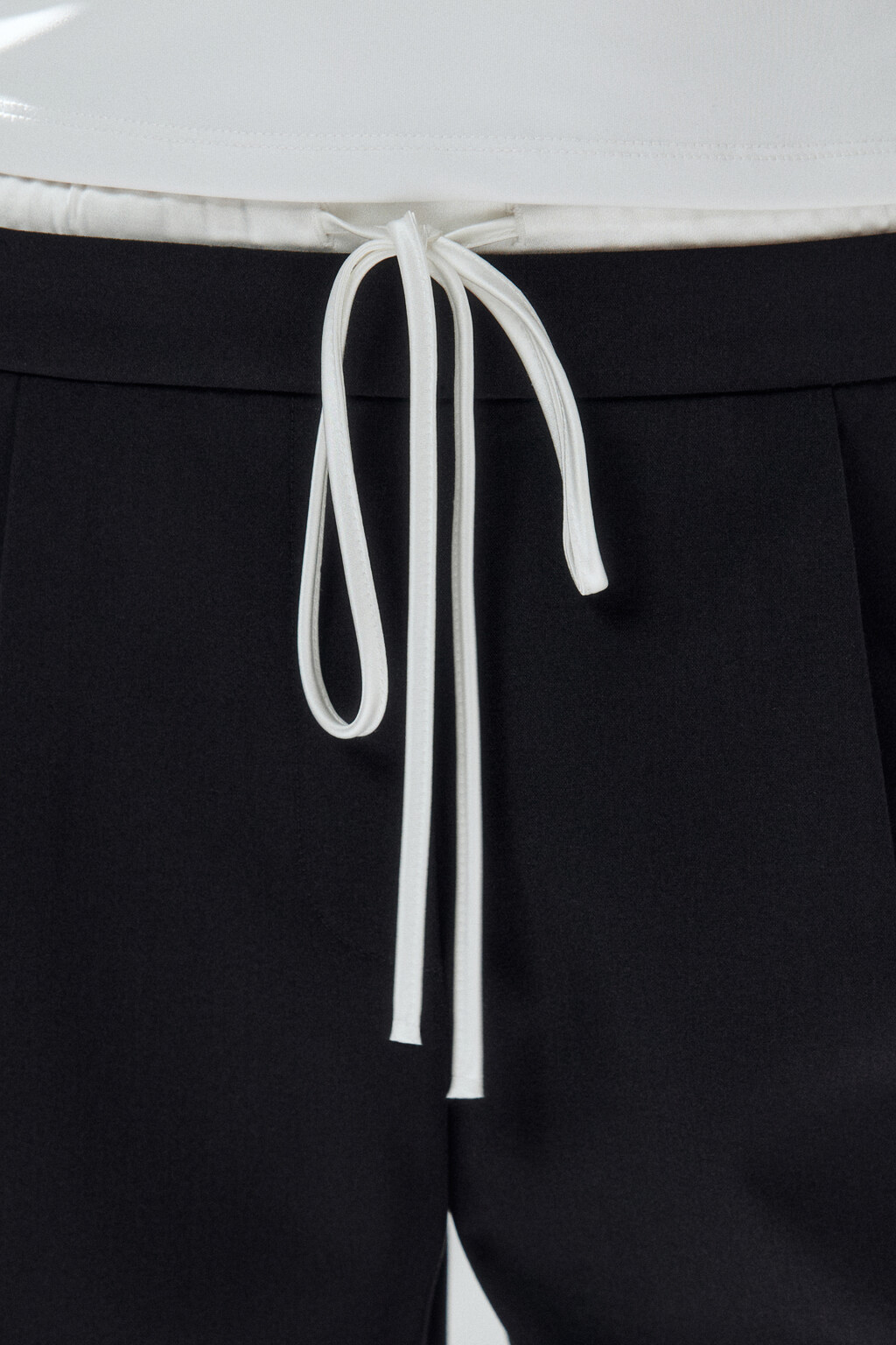 Брюки широкие с контрастным поясом - цвет черный - 5