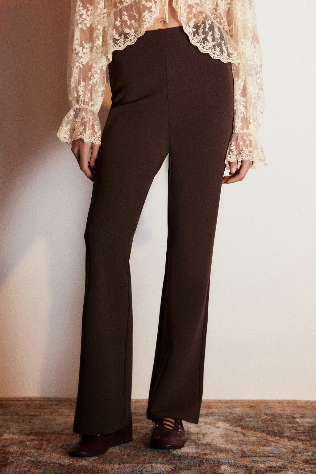 Брюки клеш с высокой посадкой - цвет коричневый - 2