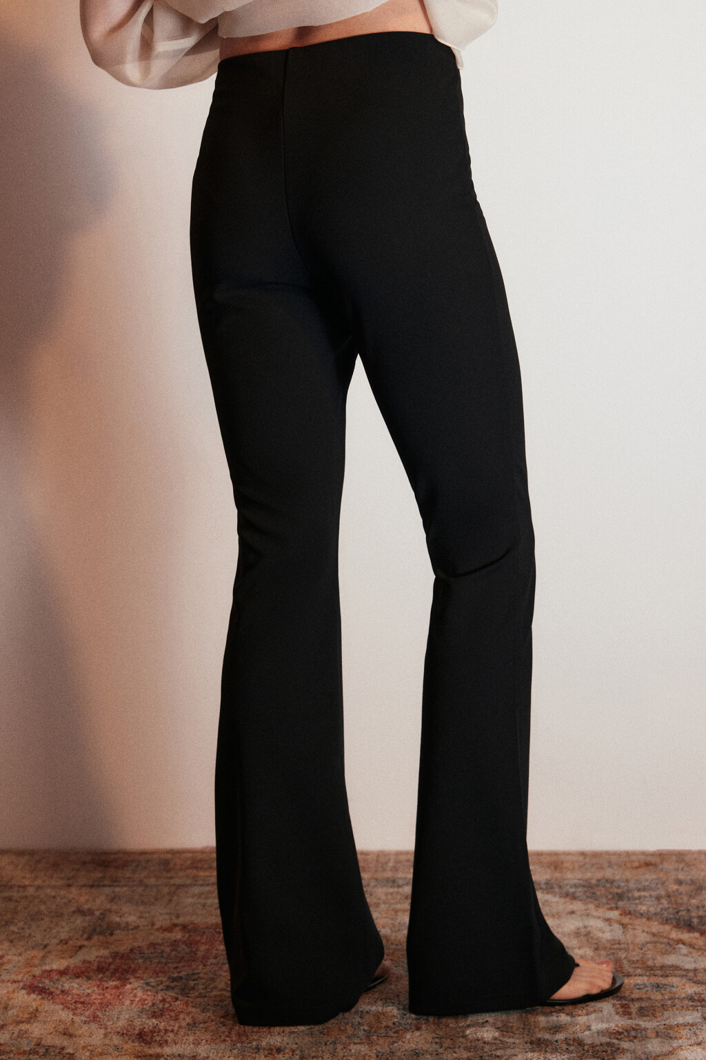 Брюки клеш с высокой посадкой - цвет черный - 3