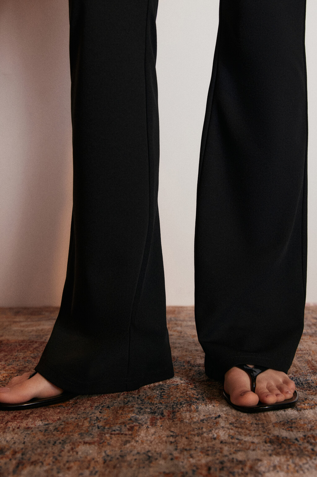 Брюки клеш с высокой посадкой - цвет черный - 6