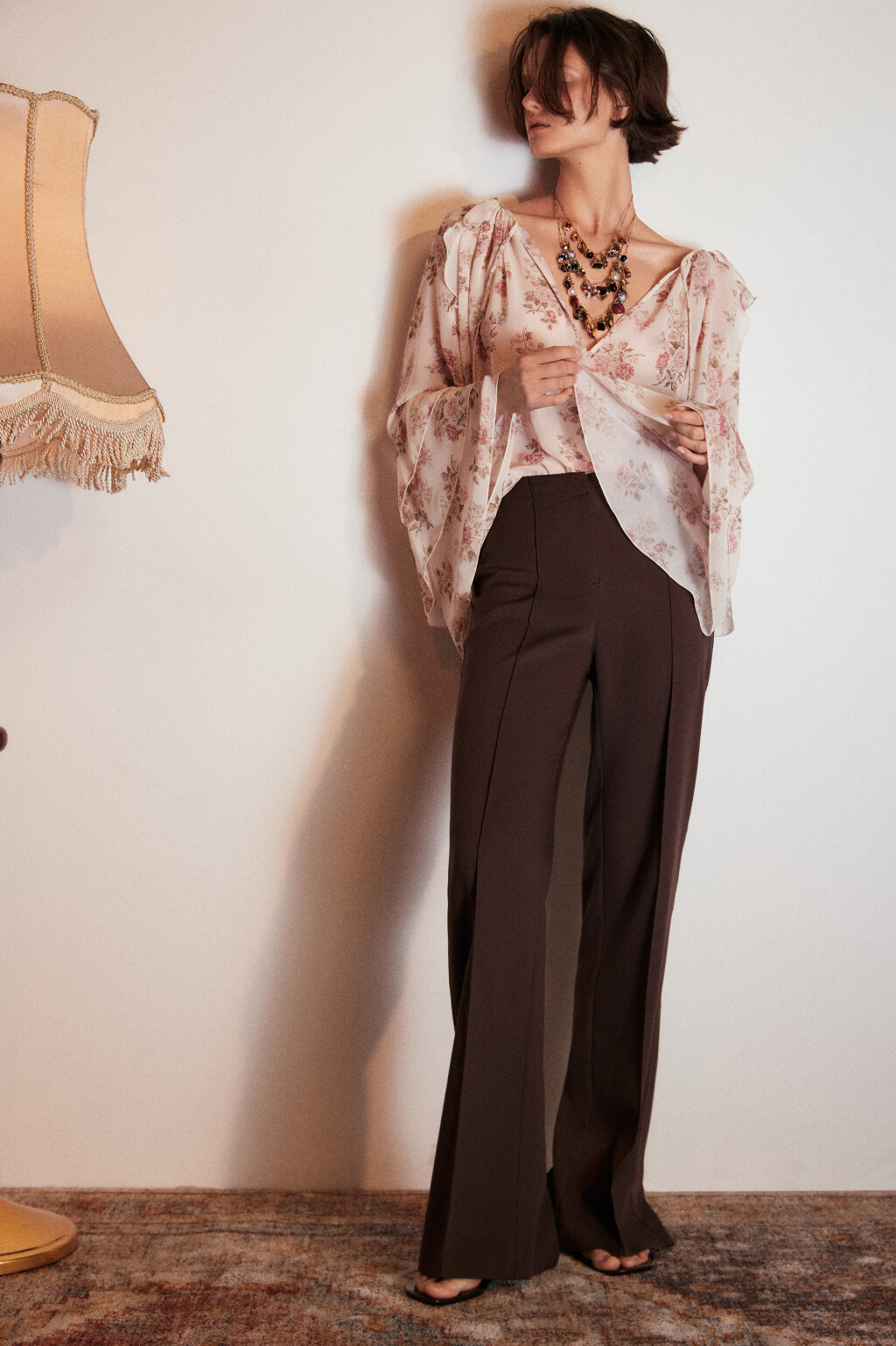 Брюки прямые со стрелками - цвет коричневый - 2