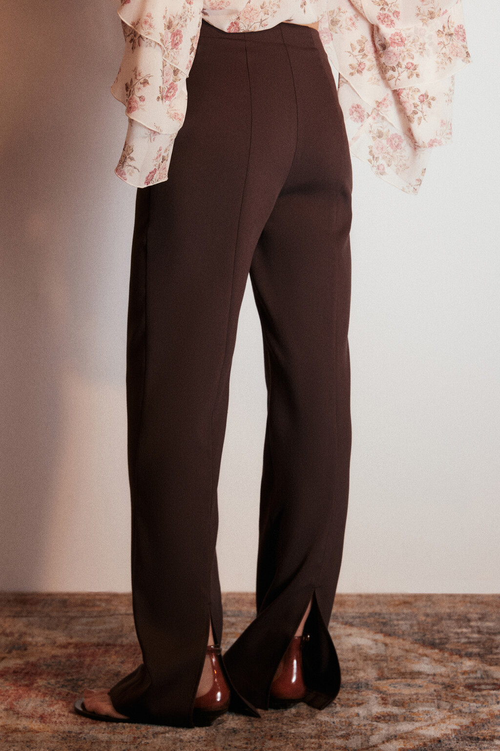 Брюки прямые со стрелками - цвет коричневый - 4