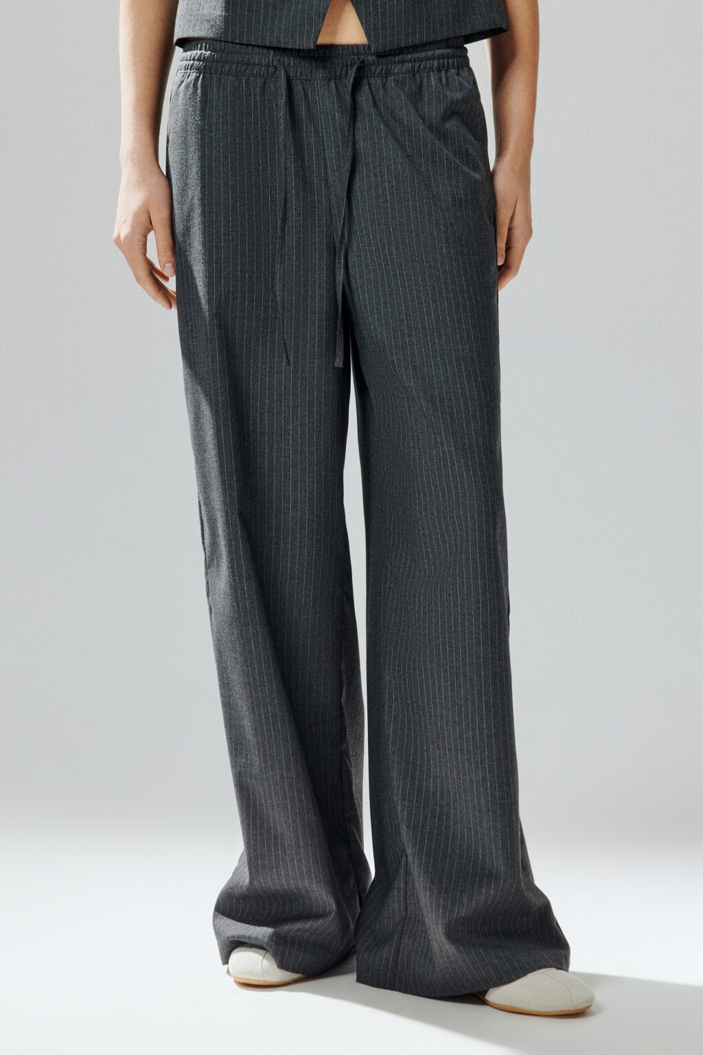 Брюки костюмные с поясом на завязках - цвет серый - 4