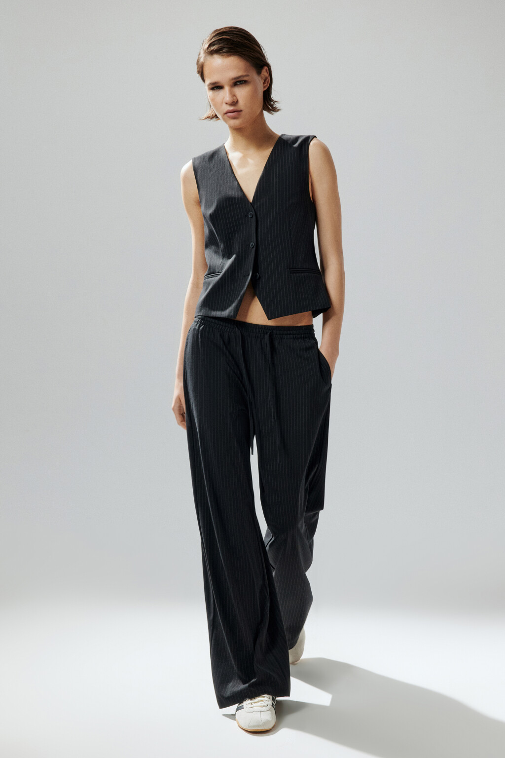 Брюки костюмные с поясом на завязках - цвет черный - 1