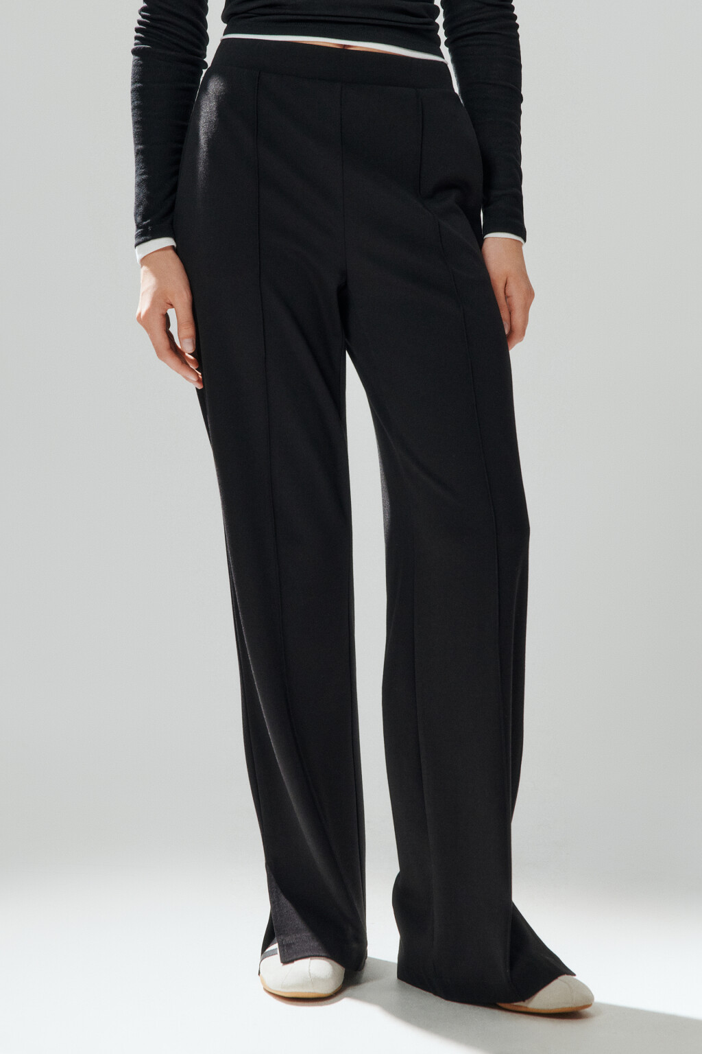 Брюки прямые костюмные с разрезами - цвет черный - 2