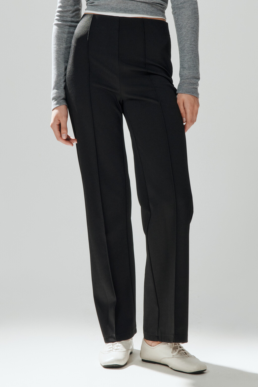 Брюки костюмные со стрелками - цвет черный - 2
