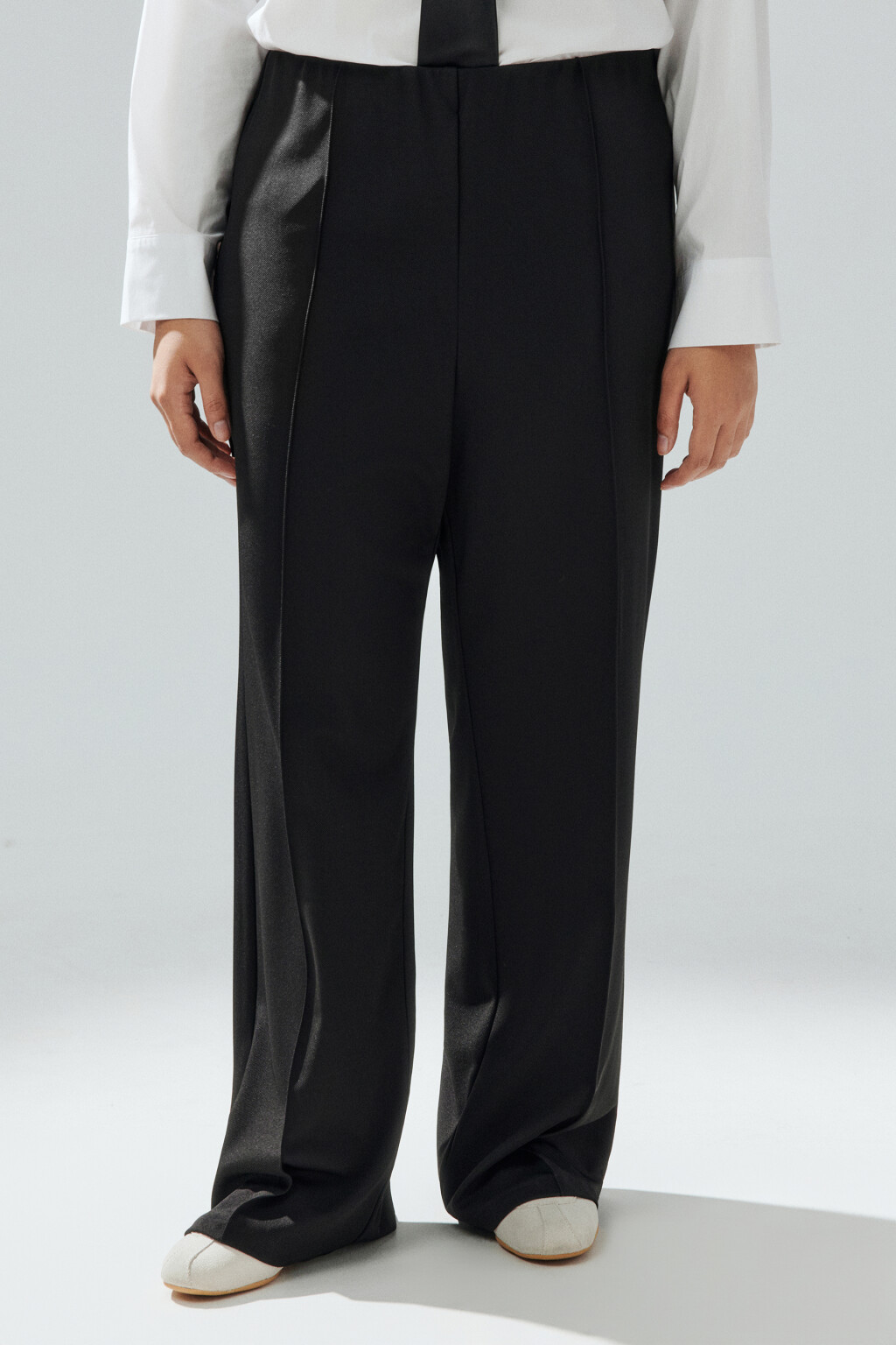 Брюки костюмные со стрелками - цвет черный - 3