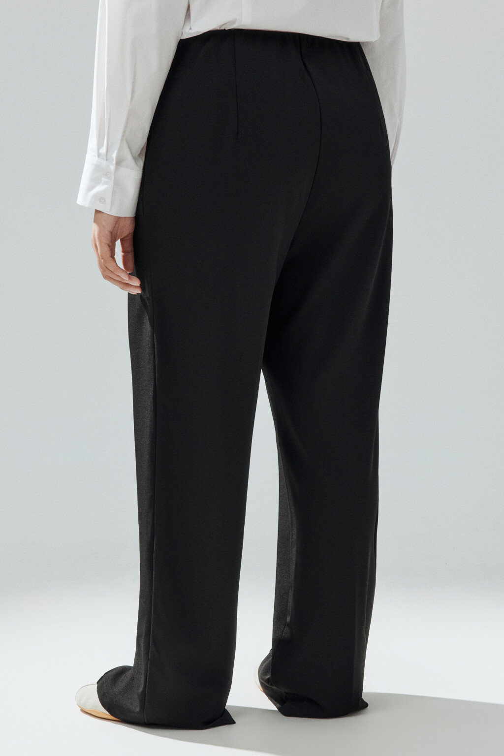 Брюки костюмные со стрелками - цвет черный - 4