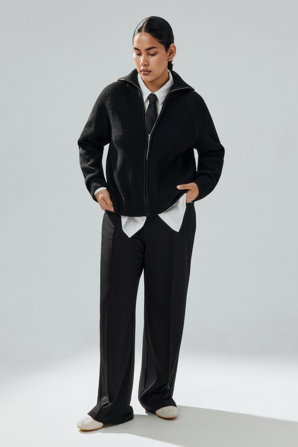 Брюки костюмные со стрелками - цвет черный - 5