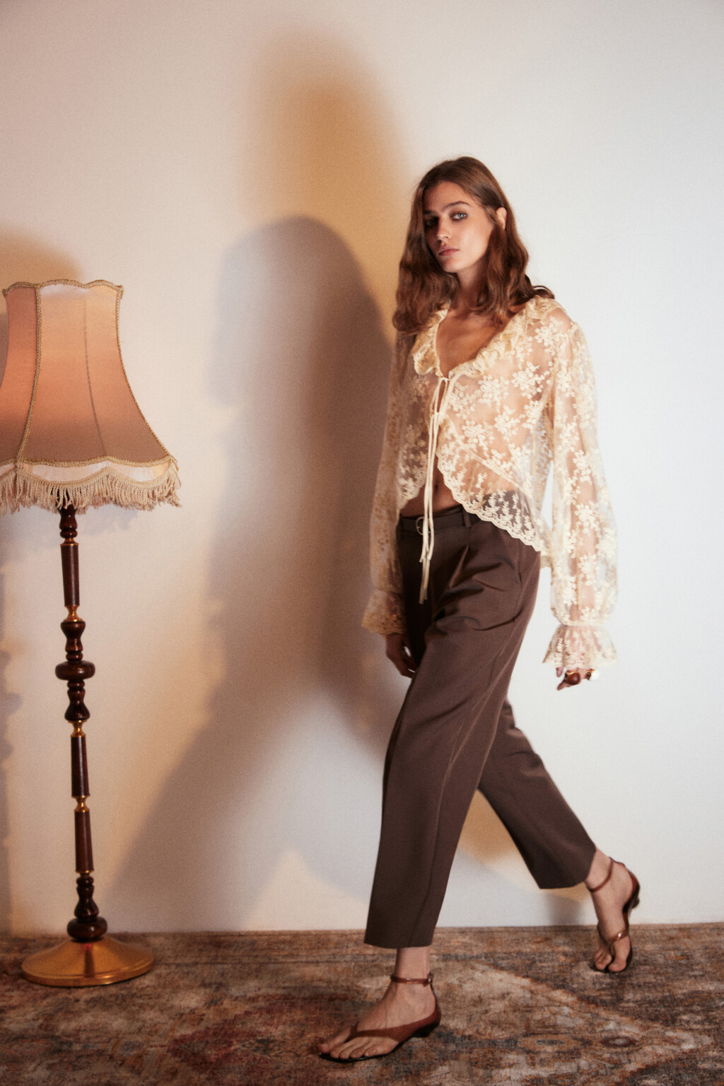 Брюки-бананы костюмные с ремнем - цвет коричневый - 1