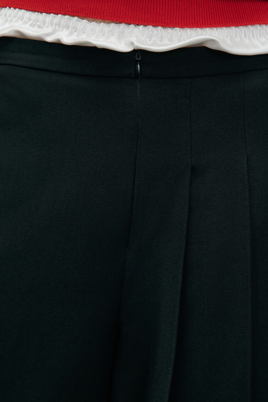 Брюки широкие костюмные с баской - цвет черный - 7