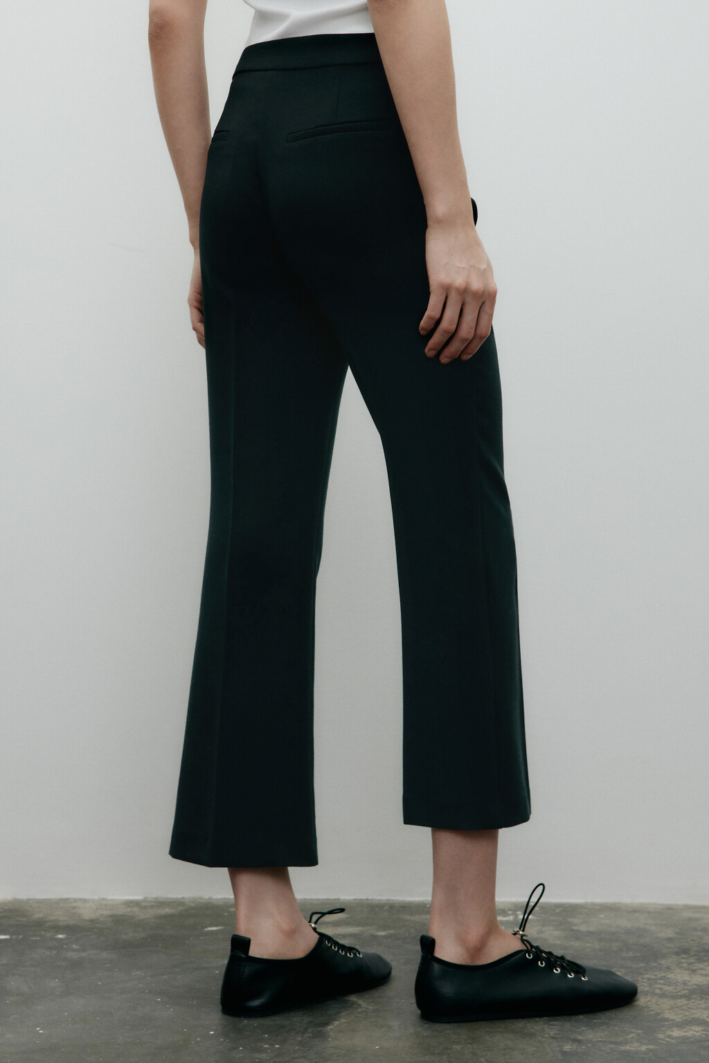 Брюки клеш укороченные - цвет черный - 3