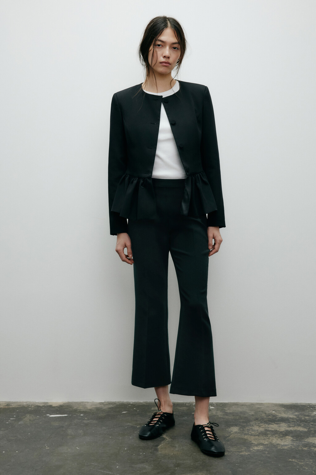 Брюки клеш укороченные - цвет черный - 4