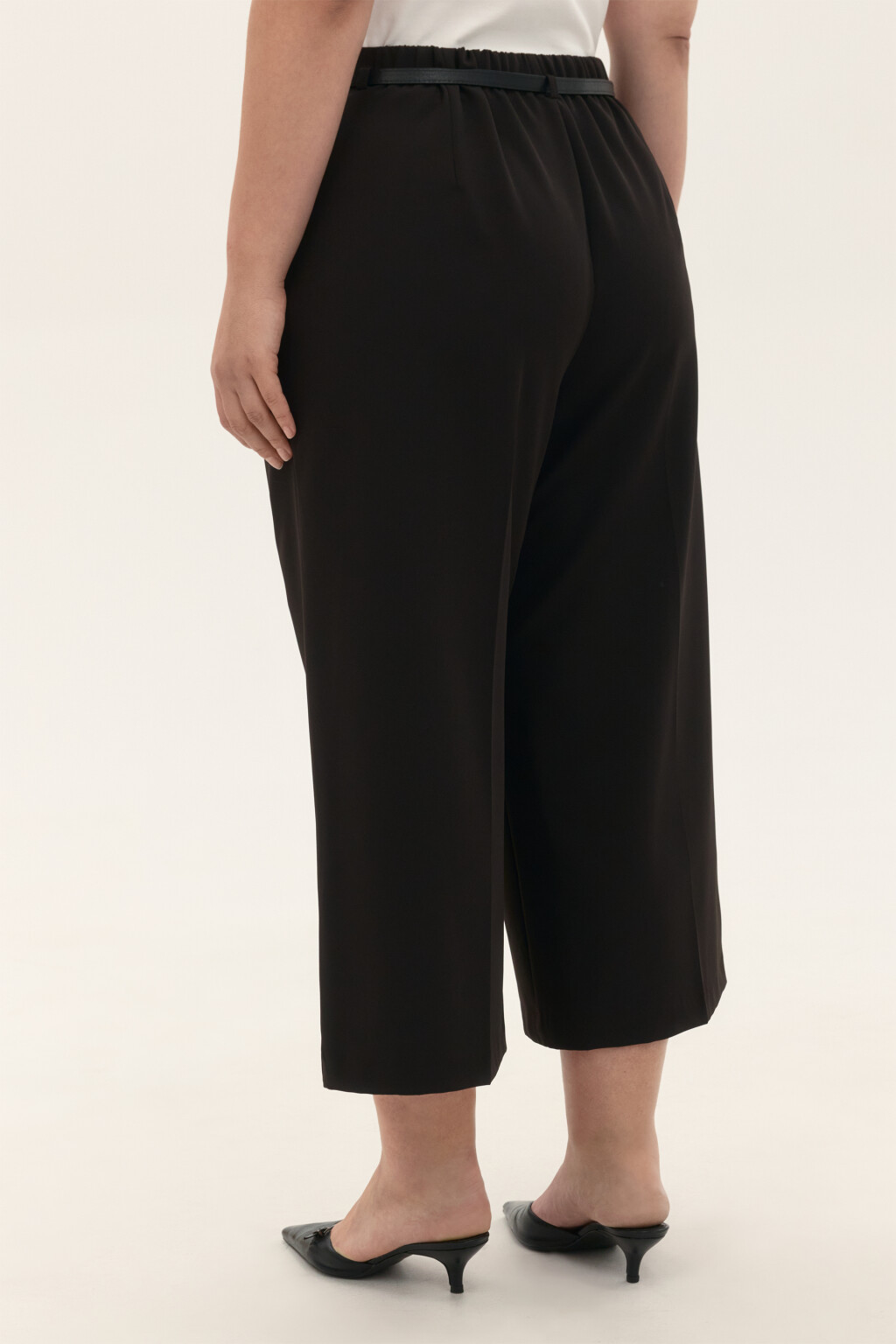 Брюки-кюлоты костюмные с ремнем - цвет черный - 10